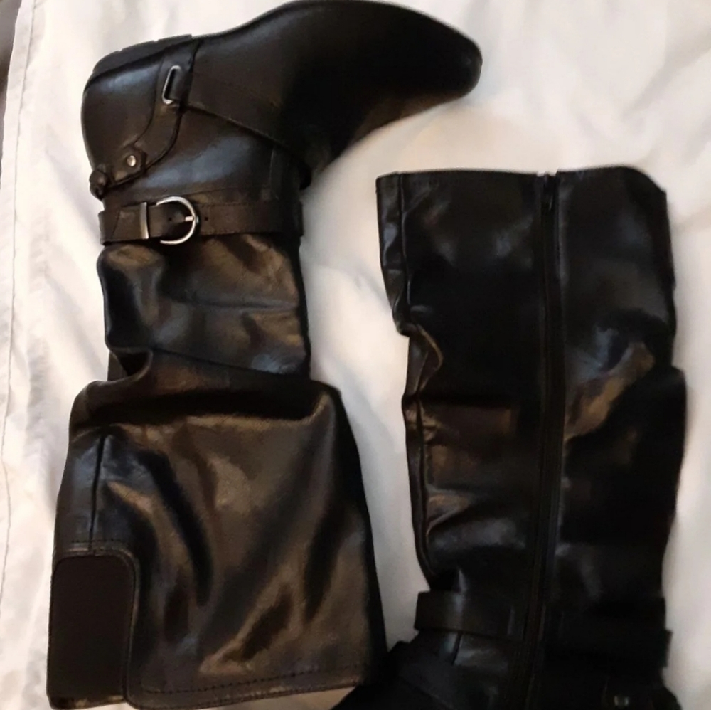 Womens boots size 8